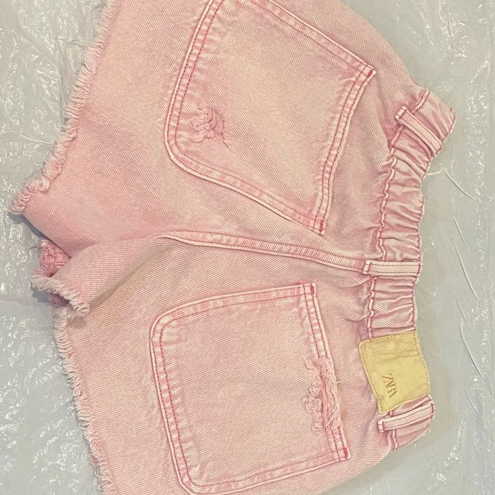 Zara Pink Denim Shorts - Picture 2 of 4